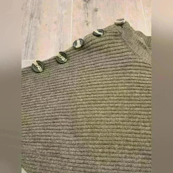 Proof Apparel Green Sweater With Button Detail - Picture 3 of 7